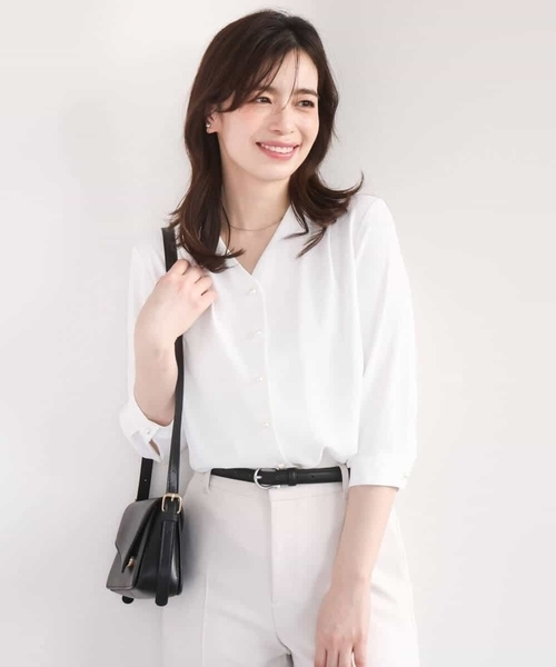 OFUON le MK(オフオンルエムケー)の「サテンジョーゼットVネックブラウス/接触冷感/UVカット/洗える/WEB限定サイズあり(シャツ/ブラウス・レディース・ホワイト/ピンク/ネイビー・40/38/36)」の8枚目の写真