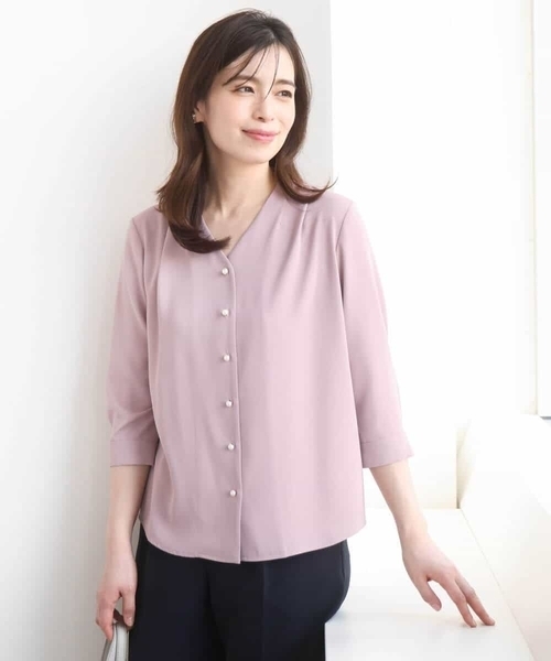 OFUON le MK(オフオンルエムケー)の「サテンジョーゼットVネックブラウス/接触冷感/UVカット/洗える/WEB限定サイズあり(シャツ/ブラウス・レディース・ホワイト/ピンク/ネイビー・40/38/36)」の16枚目の写真