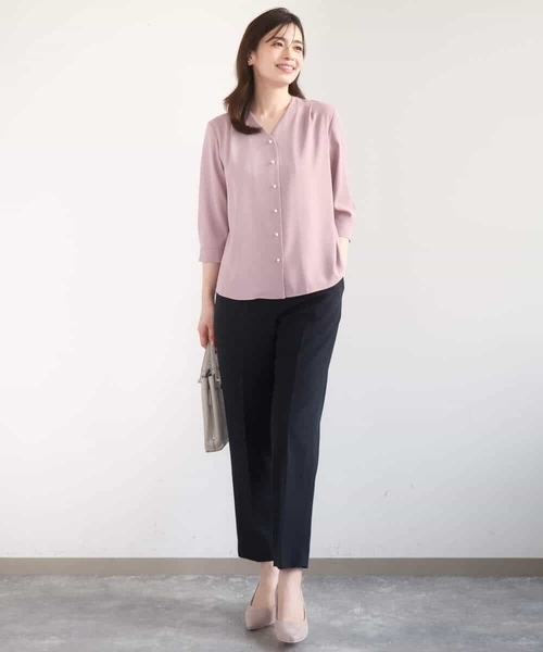 OFUON le MK(オフオンルエムケー)の「サテンジョーゼットVネックブラウス/接触冷感/UVカット/洗える/WEB限定サイズあり(シャツ/ブラウス・レディース・ホワイト/ピンク/ネイビー・40/38/36)」の19枚目の写真