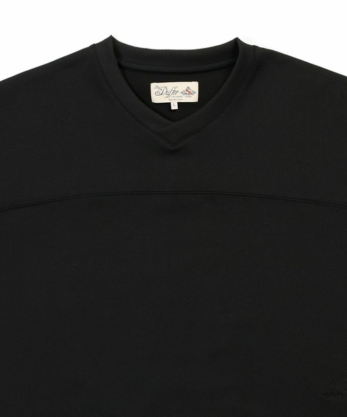 The DUFFER of ST.GEORGE(ザダファーオブセントジョージ)の「「AIR FLEX」SETUP V-NECK FOOTBALL TEE:機能素材 「エアフレックス」セットアップ Vネック フットボールTEE(Tシャツ/カットソー・メンズ・ブラック/グレイッシュベージュ・LARGE/MEDIUM/X-LARGE)」の4枚目の写真