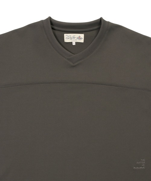 The DUFFER of ST.GEORGE(ザダファーオブセントジョージ)の「「AIR FLEX」SETUP V-NECK FOOTBALL TEE:機能素材 「エアフレックス」セットアップ Vネック フットボールTEE(Tシャツ/カットソー・メンズ・ブラック/グレイッシュベージュ・LARGE/MEDIUM/X-LARGE)」の5枚目の写真
