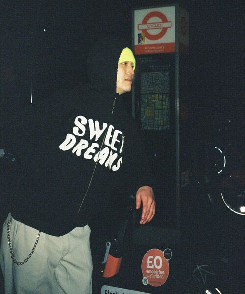 PULP/417EDIFICE（パルプフォーワンセブンエディフィス）の「UK ARTIST PROJECT【JACK】SWEET DREAMS HOOD（パーカー・メンズ・ブラック・LARGE/MEDIUM/SMALL）」の2枚目の写真