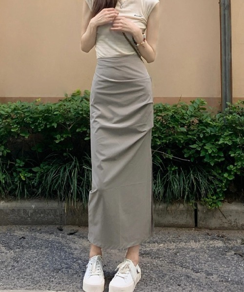 tolene(トレネ)の「アシンメトリー タック スリット ロングスカート(スカート・レディース・カーキ・FREE)」の1枚目の写真