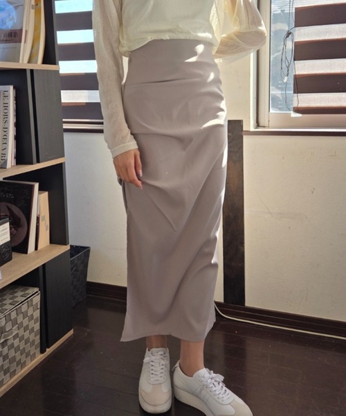 tolene(トレネ)の「アシンメトリー タック スリット ロングスカート(スカート・レディース・カーキ・FREE)」の17枚目の写真