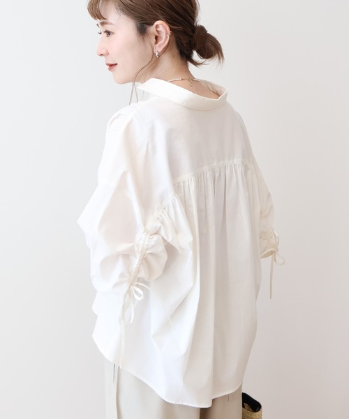 AMERICAN HOLIC(アメリカンホリック)の「【WEB限定】【接触冷感・UVカット】ギャザーリボンスリーブ半袖シャツ(シャツ/ブラウス・レディース・オフホワイト/サックスブルー/ストライプ・M/L)」の2枚目の写真