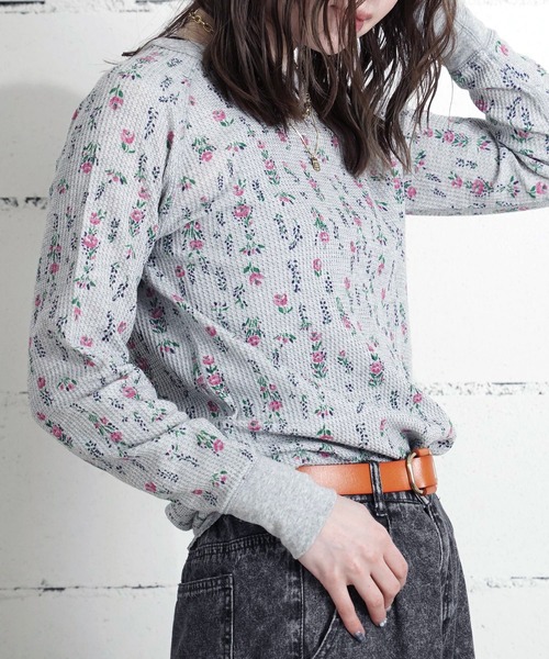 JEMORGAN(ジェーイーモーガン)の「"04"≪JEMORGAN≫パックT ワッフル 花柄 長袖Tシャツ(Tシャツ/カットソー・レディース・アイボリー系1/ブルー系2/ブルー系1/ピンク系1/グレー系2/アイボリー系2/ホワイト系2/ホワイト系1/ライラック系1/グレー系1/ブラック系1・FREE)」の4枚目の写真