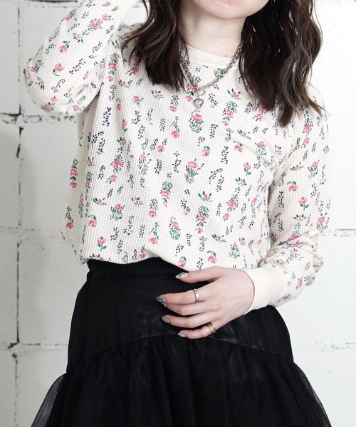 JEMORGAN(ジェーイーモーガン)の「"04"≪JEMORGAN≫パックT ワッフル 花柄 長袖Tシャツ(Tシャツ/カットソー・レディース・アイボリー系1/ブルー系2/ブルー系1/ピンク系1/グレー系2/アイボリー系2/ホワイト系2/ホワイト系1/ライラック系1/グレー系1/ブラック系1・FREE)」の6枚目の写真
