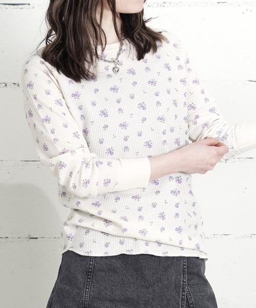 JEMORGAN(ジェーイーモーガン)の「"04"≪JEMORGAN≫パックT ワッフル 花柄 長袖Tシャツ(Tシャツ/カットソー・レディース・アイボリー系1/ブルー系2/ブルー系1/ピンク系1/グレー系2/アイボリー系2/ホワイト系2/ホワイト系1/ライラック系1/グレー系1/ブラック系1・FREE)」の10枚目の写真