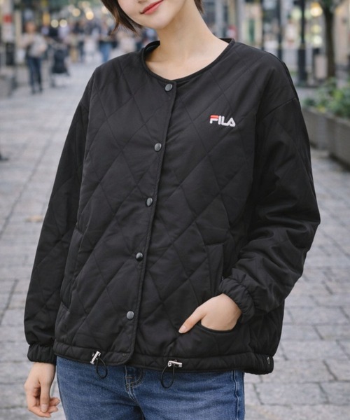 FILA(フィラ)の「FILA UVリバーシブルノーカラーアウター(ノーカラージャケット・レディース・グリーン系その他/ブルー系その他/ブラック系その他/ネイビー系/グレー系その他・MEDIUM/LARGE/LL/3L/SMALL)」の2枚目の写真