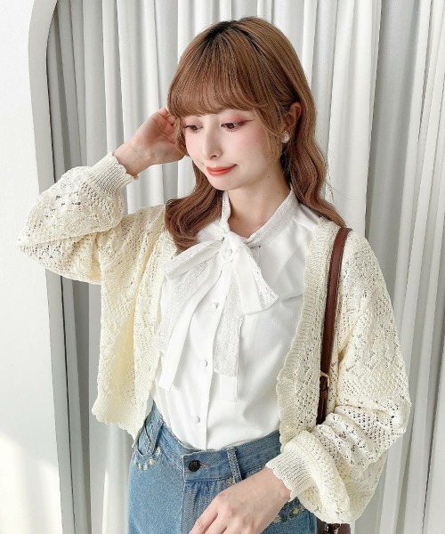 F i.n.t（フィント）の「フラワー釦透かし編みニットカーディガン（カーディガン/ボレロ・レディース・アイボリー/コーラルピンク/ブルー・FREE）」の2枚目の写真