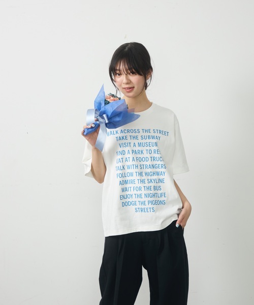 UNDERSTATEMENTs(アンダーステイトメント)の「【ユニセックス】都市の日常を、1枚に。シティメッセージロゴプリントTシャツ(Tシャツ/カットソー・メンズ・レッド/ホワイト/ブルー/ブラック・LARGE/MEDIUM)」の15枚目の写真