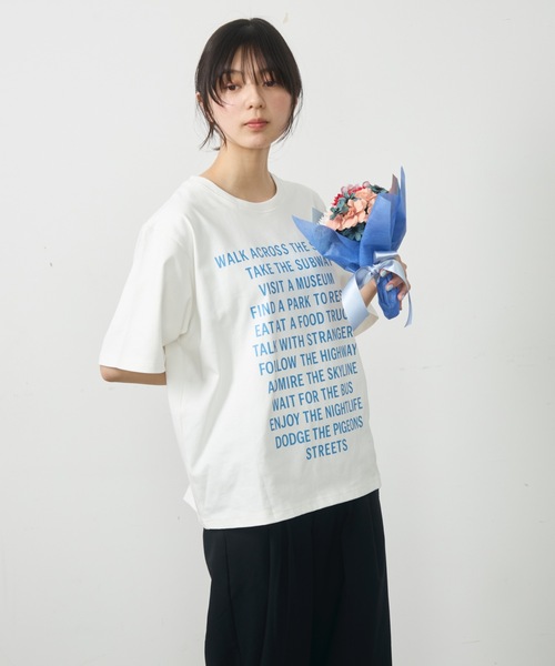 UNDERSTATEMENTs(アンダーステイトメント)の「【ユニセックス】都市の日常を、1枚に。シティメッセージロゴプリントTシャツ(Tシャツ/カットソー・メンズ・レッド/ホワイト/ブルー/ブラック・LARGE/MEDIUM)」の14枚目の写真