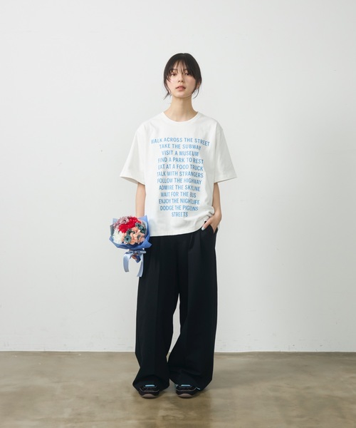 UNDERSTATEMENTs(アンダーステイトメント)の「【ユニセックス】都市の日常を、1枚に。シティメッセージロゴプリントTシャツ(Tシャツ/カットソー・メンズ・レッド/ホワイト/ブルー/ブラック・LARGE/MEDIUM)」の13枚目の写真