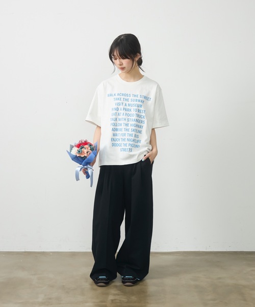 UNDERSTATEMENTs(アンダーステイトメント)の「【ユニセックス】都市の日常を、1枚に。シティメッセージロゴプリントTシャツ(Tシャツ/カットソー・メンズ・レッド/ホワイト/ブルー/ブラック・LARGE/MEDIUM)」の12枚目の写真