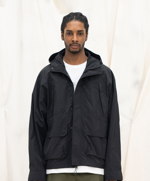 KALAPATTHAR(カラパタール)の「LIGHTWEIGHT NYLON RIPSTOP OUT POCKET HOODED SHELL JACKET - BLACK(ナイロンジャケット・メンズ・その他・MEDIUM/LARGE)」の5枚目の写真