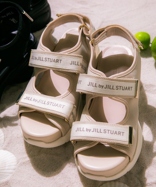 JILL by JILL STUART（ジルバイジルスチュアート）の「ボリュームロゴスポサン（サンダル・レディース・ブラック/ホワイト・MEDIUM/SMALL/LARGE）」の2枚目の写真