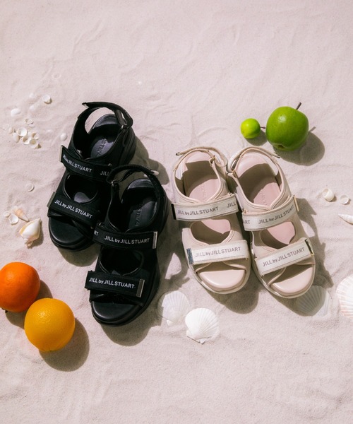 JILL by JILL STUART（ジルバイジルスチュアート）の「ボリュームロゴスポサン（サンダル・レディース・ブラック/ホワイト・MEDIUM/SMALL/LARGE）」の3枚目の写真