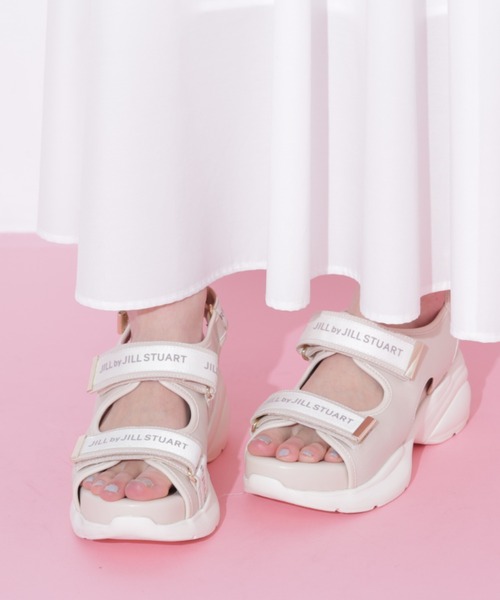 JILL by JILL STUART（ジルバイジルスチュアート）の「ボリュームロゴスポサン（サンダル・レディース・ブラック/ホワイト・MEDIUM/SMALL/LARGE）」の5枚目の写真