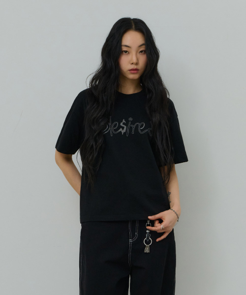 DESIRED（デシレッド）の「フロントグラフィッククロップ半袖Tシャツ-FBSK5805D03（Tシャツ/カットソー・メンズ・ブラック・MEDIUM/LARGE/X-LARGE）」の4枚目の写真