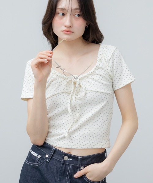 HEILIS(ヘイリス)の「花柄リボン半袖カットソー / 花柄 リボン ドロスト 半袖 トップス カットソー サーマル 韓国 カジュアル シティガール コンパクト ブラウン グレー アイボリー 夏服 春服(Tシャツ/カットソー・レディース・グレー/アイボリー/ブラウン・FREE)」の9枚目の写真