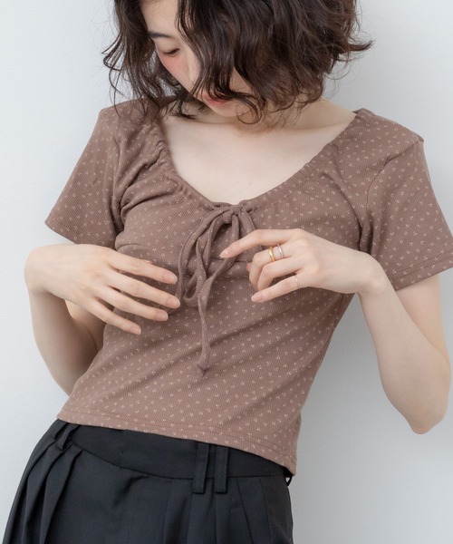 HEILIS(ヘイリス)の「花柄リボン半袖カットソー / 花柄 リボン ドロスト 半袖 トップス カットソー サーマル 韓国 カジュアル シティガール コンパクト ブラウン グレー アイボリー 夏服 春服(Tシャツ/カットソー・レディース・グレー/アイボリー/ブラウン・FREE)」の5枚目の写真