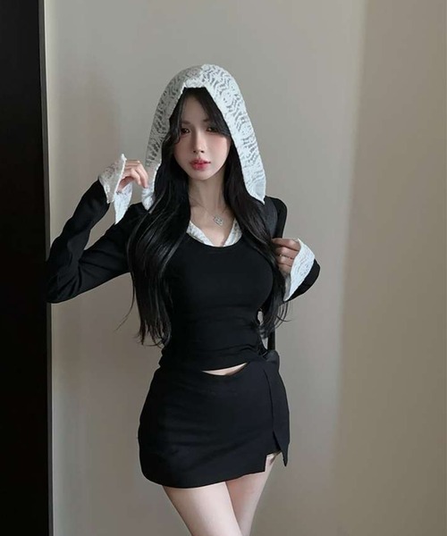 AsheKsha(アシクシャ)の「グリーンエルフの蝶柄Vネック半袖トップス(Tシャツ/カットソー・レディース・ブラック・M)」の4枚目の写真