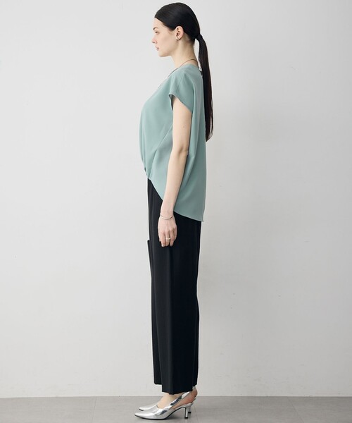 ICB(アイシービー)の「FluidBackSatin フレンチスリーブブラウス(シャツ/ブラウス・レディース・ブラック系/グレー系/スモーキーグリーン系・46/42/44)」の11枚目の写真