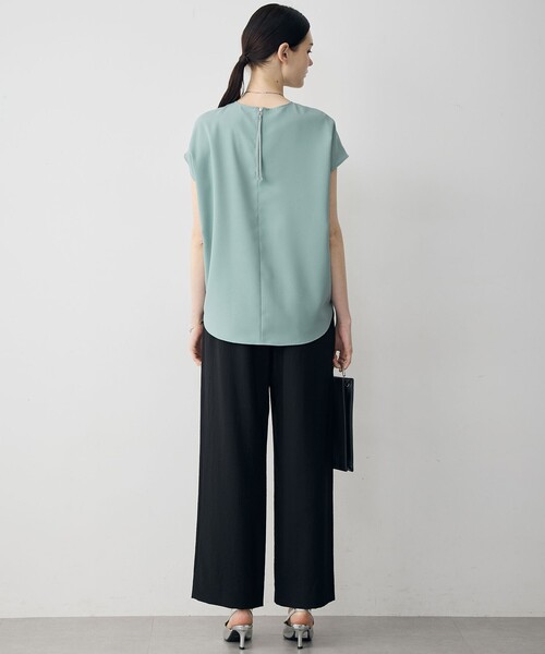 ICB(アイシービー)の「FluidBackSatin フレンチスリーブブラウス(シャツ/ブラウス・レディース・ブラック系/グレー系/スモーキーグリーン系・46/42/44)」の12枚目の写真