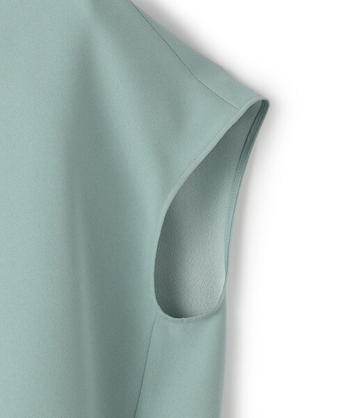 ICB(アイシービー)の「FluidBackSatin フレンチスリーブブラウス(シャツ/ブラウス・レディース・ブラック系/グレー系/スモーキーグリーン系・46/42/44)」の18枚目の写真