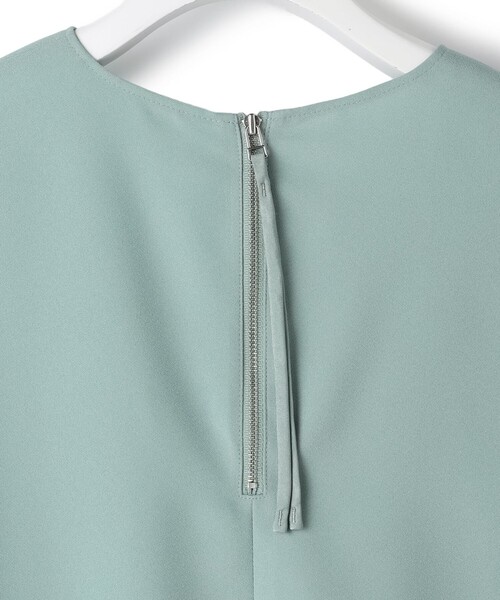 ICB(アイシービー)の「FluidBackSatin フレンチスリーブブラウス(シャツ/ブラウス・レディース・ブラック系/グレー系/スモーキーグリーン系・46/42/44)」の20枚目の写真