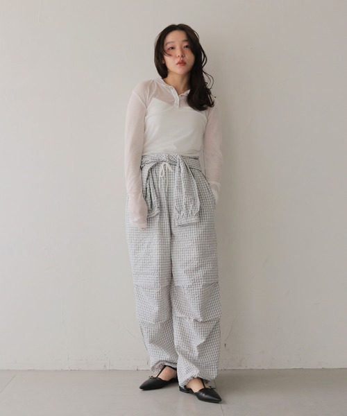 cheriella(シェリエラ)の「【cheriella】チェック柄レイヤードイージーパンツ CHECK LAYERED EASY PANTS(その他パンツ・レディース・アイボリー/グレー・FREE)」の4枚目の写真