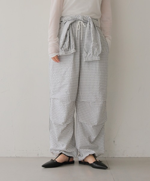cheriella(シェリエラ)の「【cheriella】チェック柄レイヤードイージーパンツ CHECK LAYERED EASY PANTS(その他パンツ・レディース・アイボリー/グレー・FREE)」の3枚目の写真