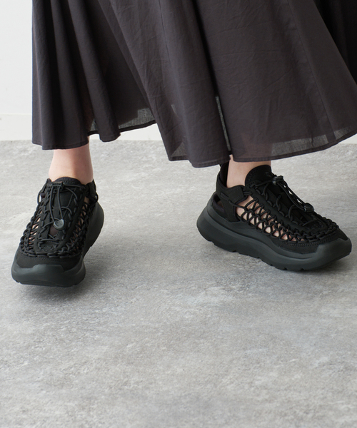 Spick & Span（スピックアンドスパン）の「KEEN / キーン UNEEK WK（サンダル・レディース・ブラック/ベージュ・25cm/24cm/23cm）」の4枚目の写真