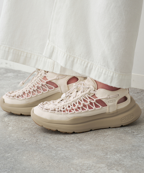 Spick & Span（スピックアンドスパン）の「KEEN / キーン UNEEK WK（サンダル・レディース・ブラック/ベージュ・25cm/24cm/23cm）」の5枚目の写真