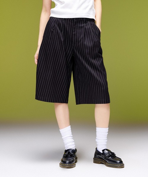 X-girl(エックスガール)の「STRIPED BUGGY SHORTS(その他パンツ・レディース・グレー/ブラック・S/M)」の2枚目の写真