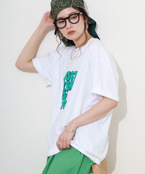FUNALIVE（ファンアライブ）の「英字プリント半袖Tシャツ（Tシャツ/カットソー・レディース・パープル/ダークグレー/ホワイト・FREE）」の5枚目の写真