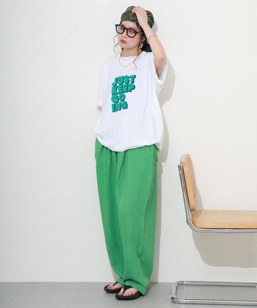 FUNALIVE（ファンアライブ）の「英字プリント半袖Tシャツ（Tシャツ/カットソー・レディース・パープル/ダークグレー/ホワイト・FREE）」の9枚目の写真