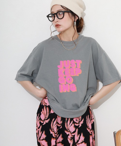FUNALIVE（ファンアライブ）の「英字プリント半袖Tシャツ（Tシャツ/カットソー・レディース・パープル/ダークグレー/ホワイト・FREE）」の11枚目の写真