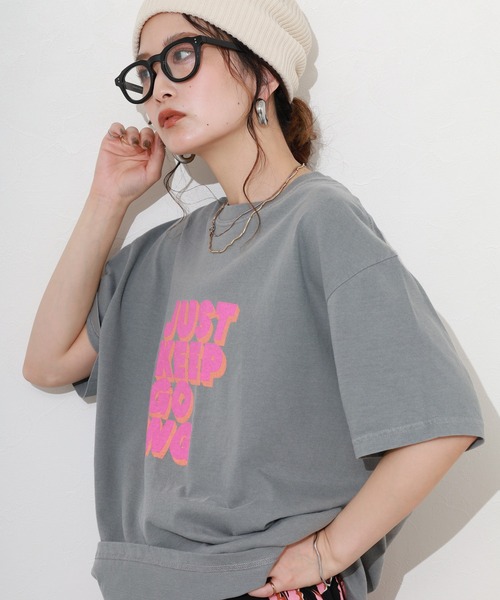 FUNALIVE（ファンアライブ）の「英字プリント半袖Tシャツ（Tシャツ/カットソー・レディース・パープル/ダークグレー/ホワイト・FREE）」の13枚目の写真