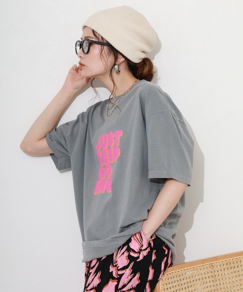FUNALIVE（ファンアライブ）の「英字プリント半袖Tシャツ（Tシャツ/カットソー・レディース・パープル/ダークグレー/ホワイト・FREE）」の12枚目の写真