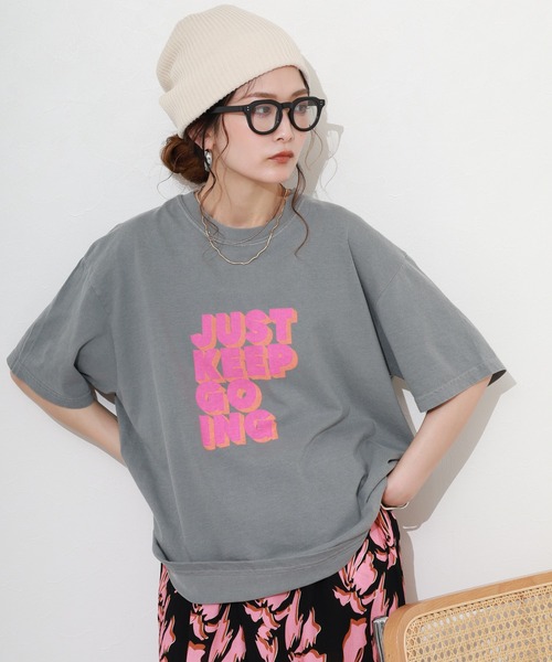 FUNALIVE（ファンアライブ）の「英字プリント半袖Tシャツ（Tシャツ/カットソー・レディース・パープル/ダークグレー/ホワイト・FREE）」の10枚目の写真