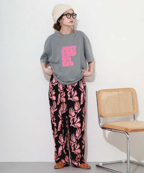 FUNALIVE（ファンアライブ）の「英字プリント半袖Tシャツ（Tシャツ/カットソー・レディース・パープル/ダークグレー/ホワイト・FREE）」の14枚目の写真