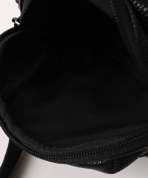 Champion（チャンピオン）の「チャンピオン ショルダーバッグ 5W30 2L 65282（ショルダーバッグ・メンズ・ブラック・FREE）」の4枚目の写真