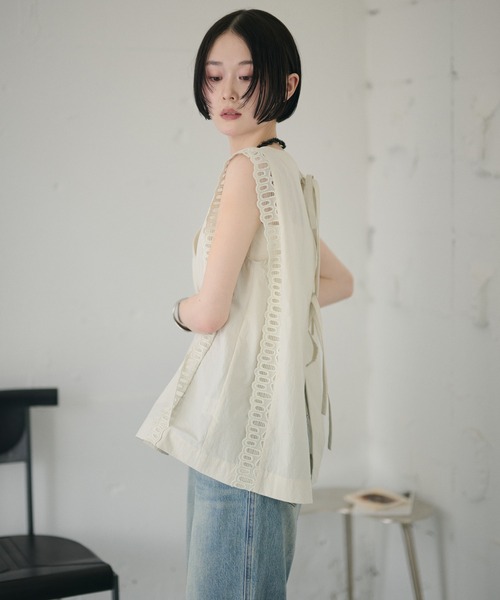 LAULEN(ローレン)の「ladder lace double ribbon multi way blouse /ラダーレースダブルリボンマルチウェイブラウス(シャツ/ブラウス・レディース・ホワイト/ブラック/ベージュ・FREE)」の3枚目の写真