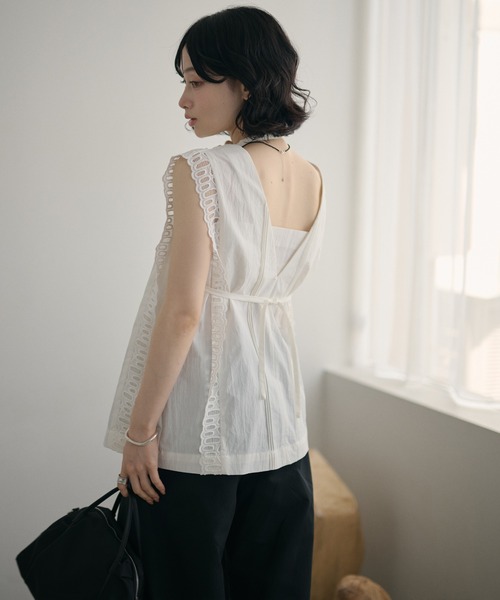 LAULEN(ローレン)の「ladder lace double ribbon multi way blouse /ラダーレースダブルリボンマルチウェイブラウス(シャツ/ブラウス・レディース・ホワイト/ブラック/ベージュ・FREE)」の1枚目の写真