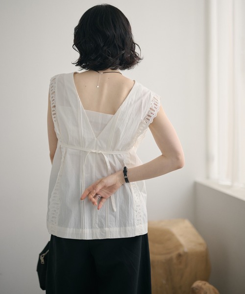 LAULEN(ローレン)の「ladder lace double ribbon multi way blouse /ラダーレースダブルリボンマルチウェイブラウス(シャツ/ブラウス・レディース・ホワイト/ブラック/ベージュ・FREE)」の20枚目の写真