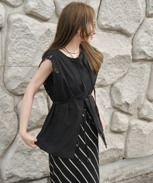 LAULEN(ローレン)の「ladder lace double ribbon multi way blouse /ラダーレースダブルリボンマルチウェイブラウス(シャツ/ブラウス・レディース・ホワイト/ブラック/ベージュ・FREE)」の5枚目の写真