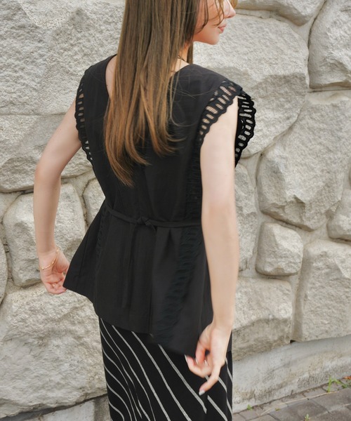 LAULEN(ローレン)の「ladder lace double ribbon multi way blouse /ラダーレースダブルリボンマルチウェイブラウス(シャツ/ブラウス・レディース・ホワイト/ブラック/ベージュ・FREE)」の6枚目の写真