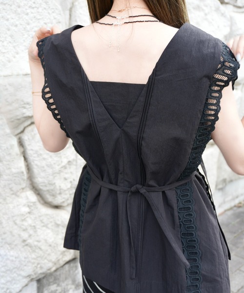 LAULEN(ローレン)の「ladder lace double ribbon multi way blouse /ラダーレースダブルリボンマルチウェイブラウス(シャツ/ブラウス・レディース・ホワイト/ブラック/ベージュ・FREE)」の7枚目の写真