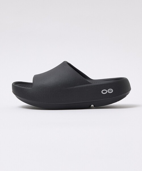 OOFOS(ウーフォス)の「【OOFOS】OOahh+ ウーアー プラス リカバリーサンダル / スライドサンダル(サンダル・レディース・ホワイト/ブラック・S/M/L)」の7枚目の写真